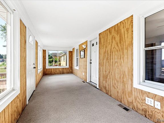 3rd image of 34868 W Jefferson Ave