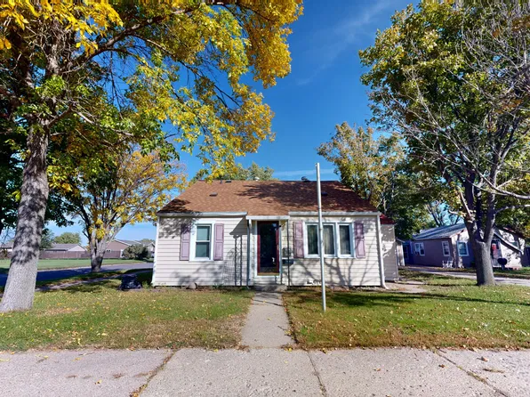 899 13th St SW, Huron, SD 57350