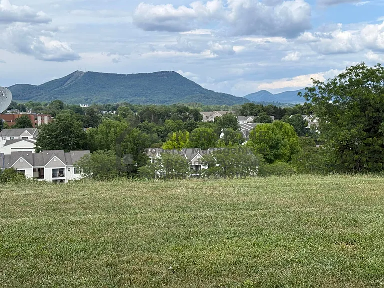 6500 Carefree Ln #13 — Photo 8