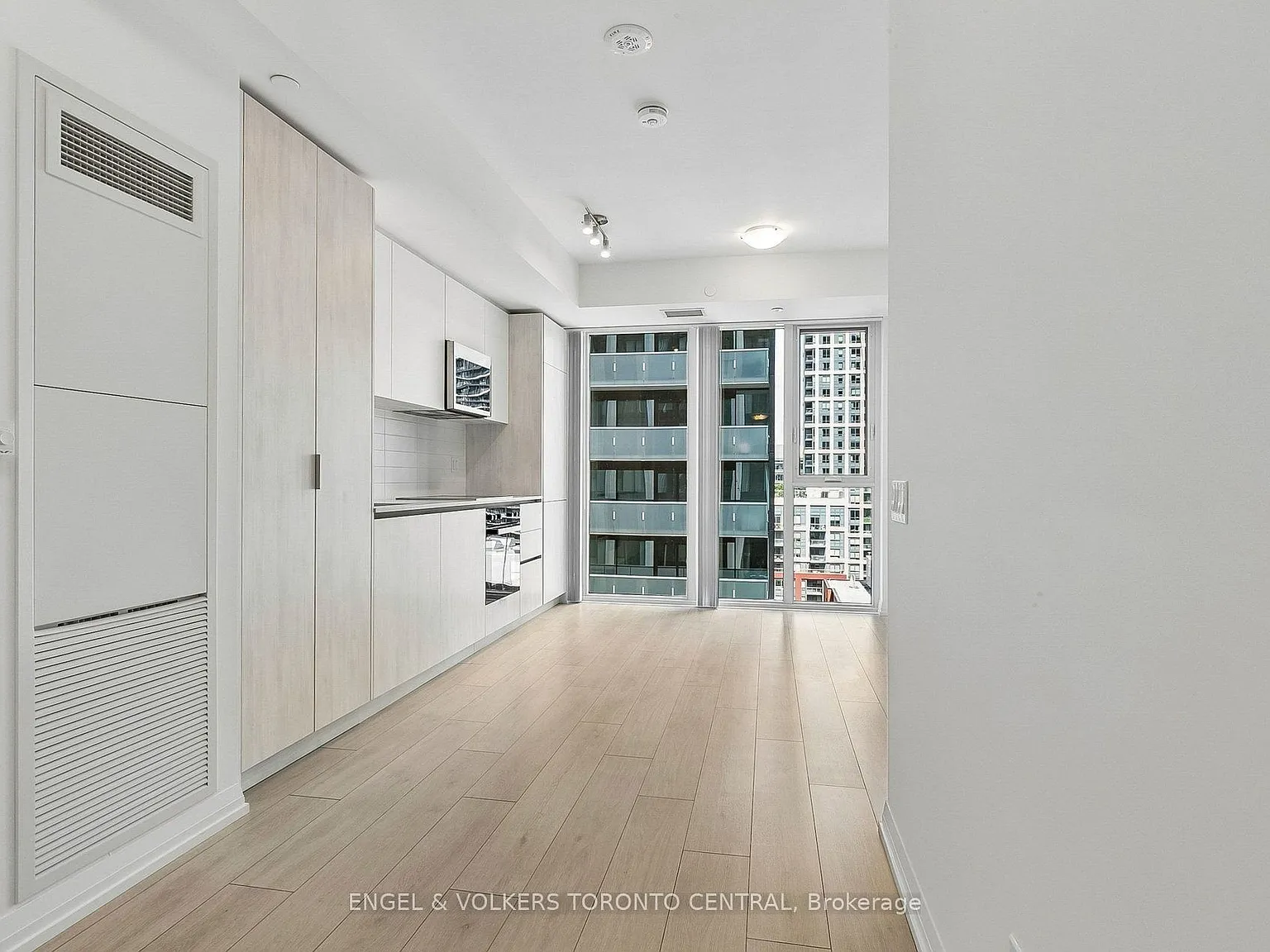 Studio, $1,850 — Photo 4