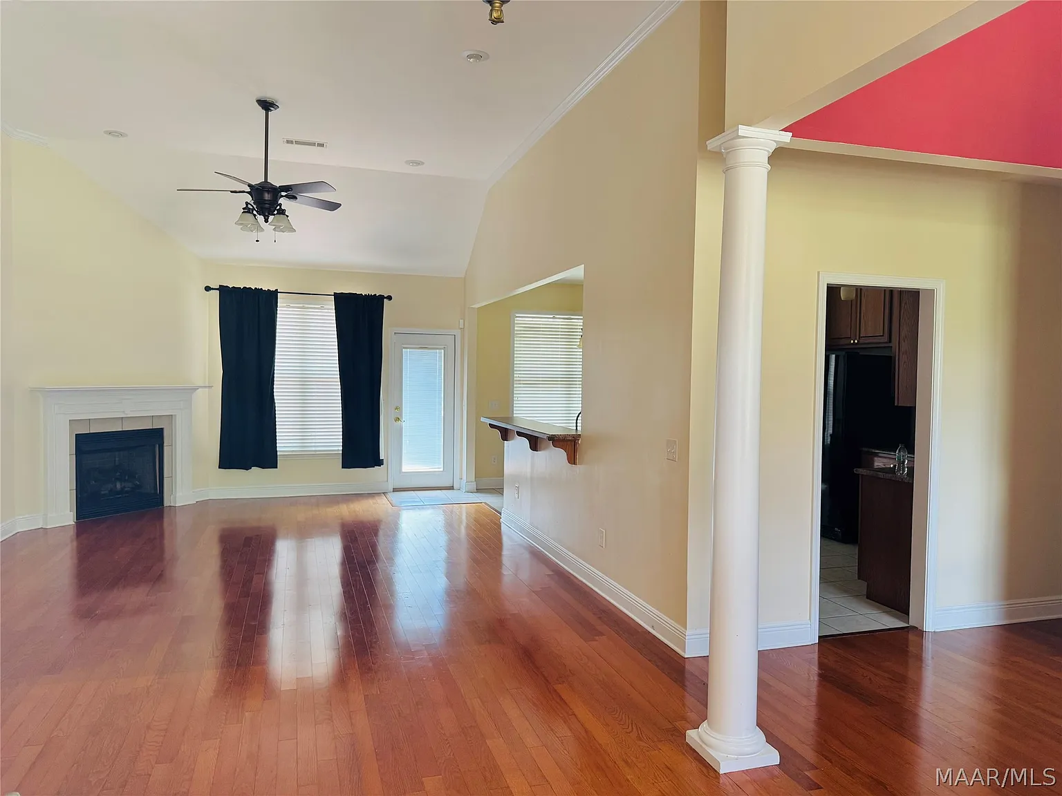 3 bed, 2.0 bath, 2292 sqft, $2,100 — Photo 4