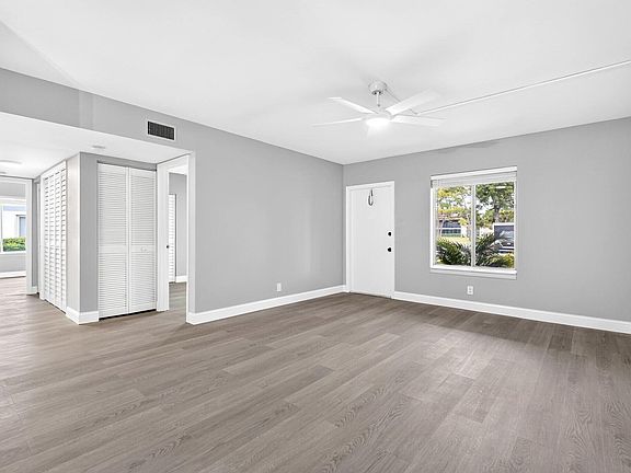 3rd image of 6495 Chasewood Dr APT B