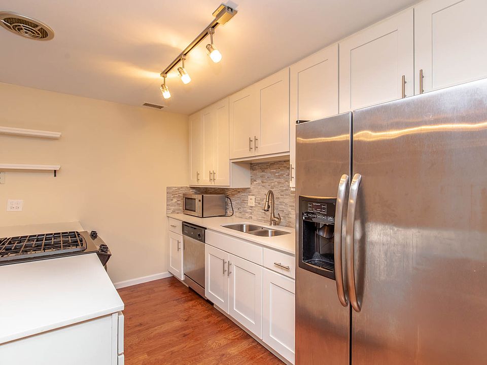 1st image of 633 W Arlington Pl #633GF
