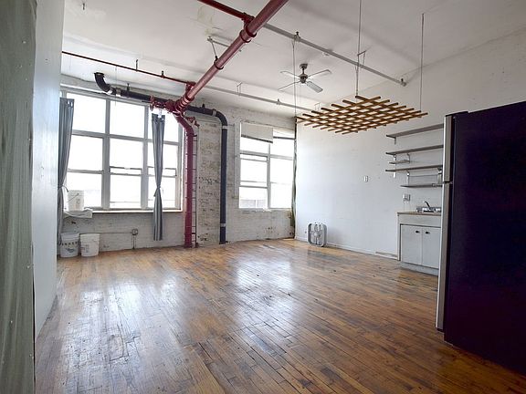 3rd image of 389 Troutman St