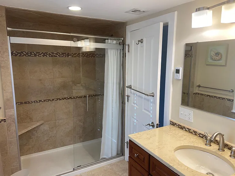 Master bedroom bath.