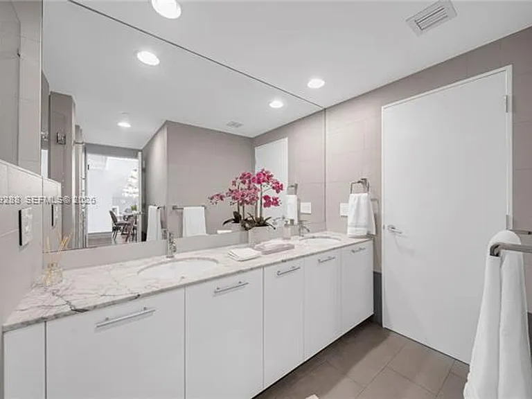 55 SE 6th St #1803 — Photo 40