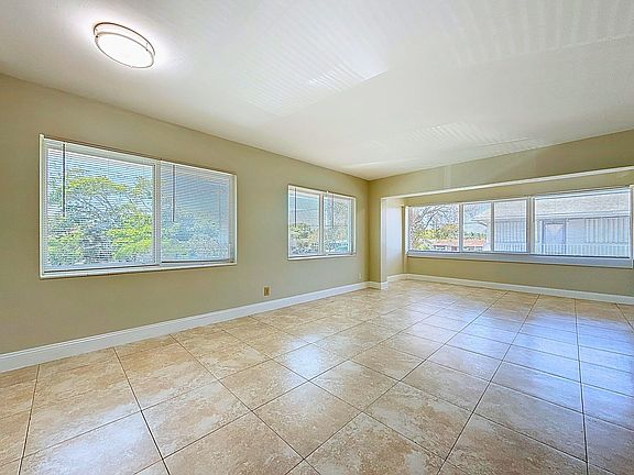 4th image of 2101 NE 51st St APT 6