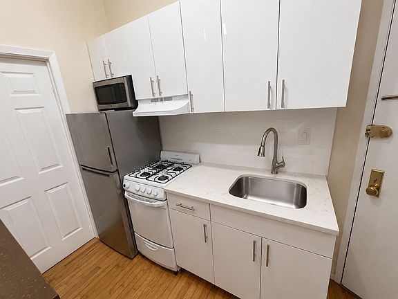 2nd image of 442 W 54th St APT 2