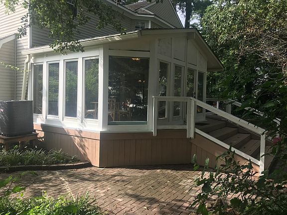 4th image of 208 Deerwood Ct