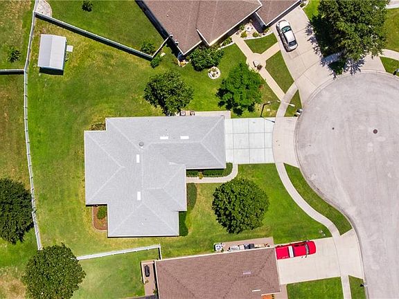 4th image of 3305 Blue Jay Ct