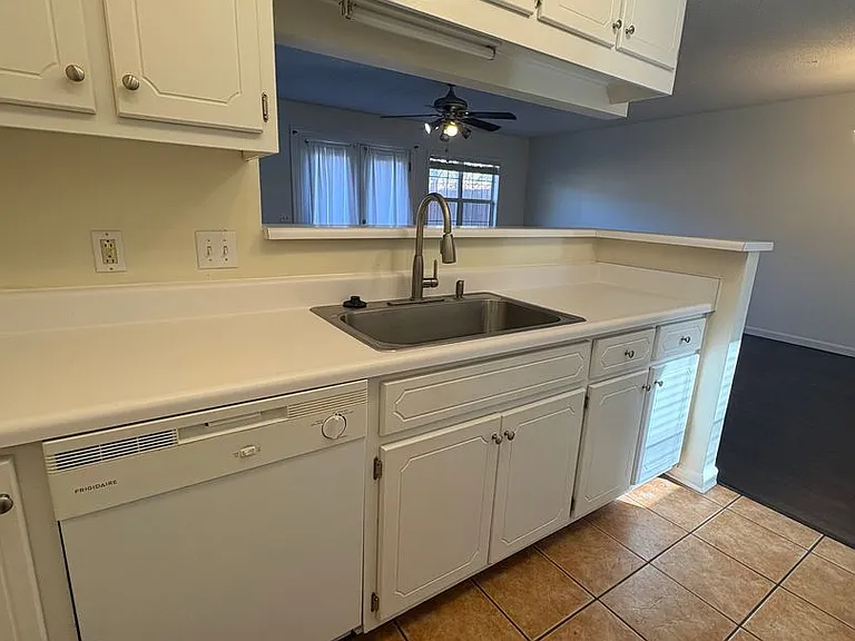 118 W Briar Dr — Photo 11