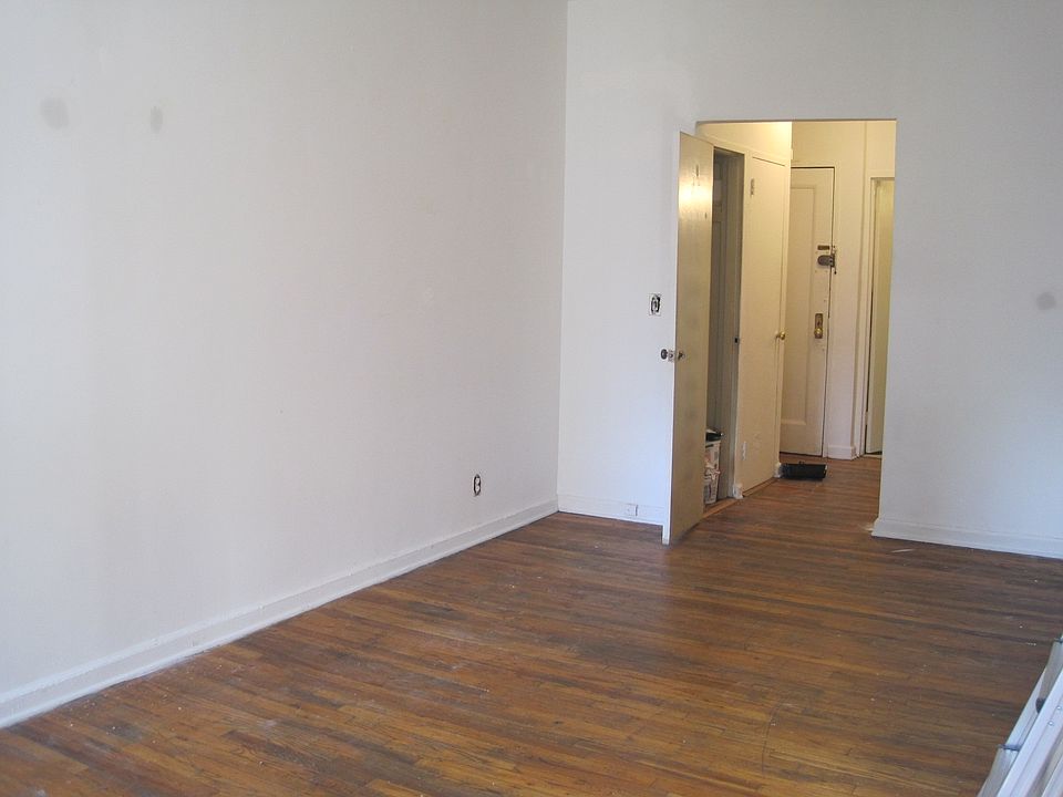 1st image of 431 W 45th St APT 4C