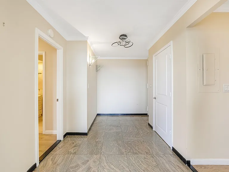200 Winston Dr #2019 — Photo 14