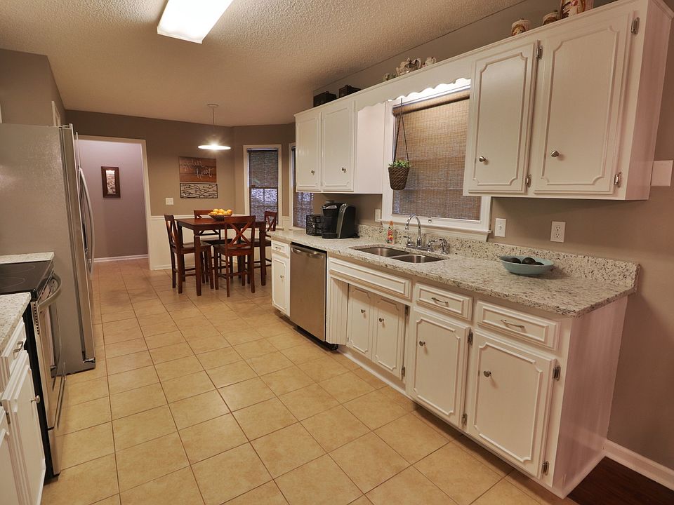 1st image of 214 Twin Oak Dr