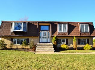 23 Liberty Ridge Trl, Totowa, NJ 07512