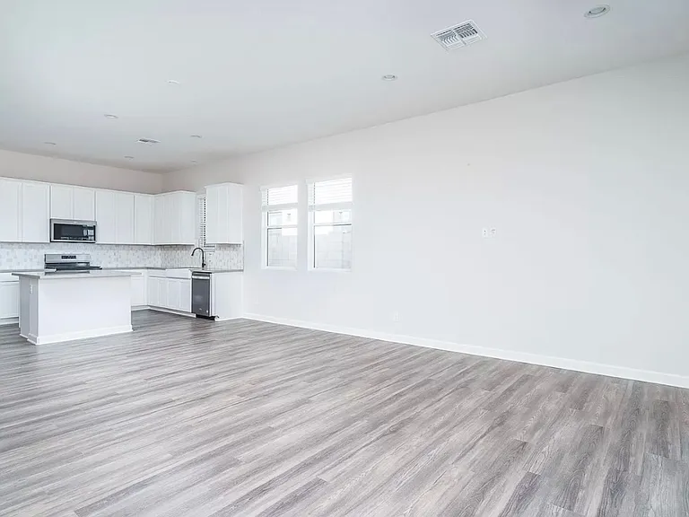 15565 S 181st Ln — Photo 7