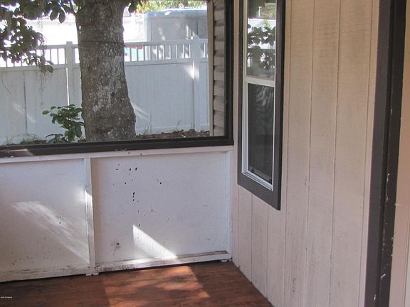 3rd image of 215 Dix Ave