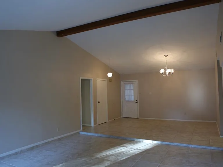 2126 River Village Dr — Photo 2