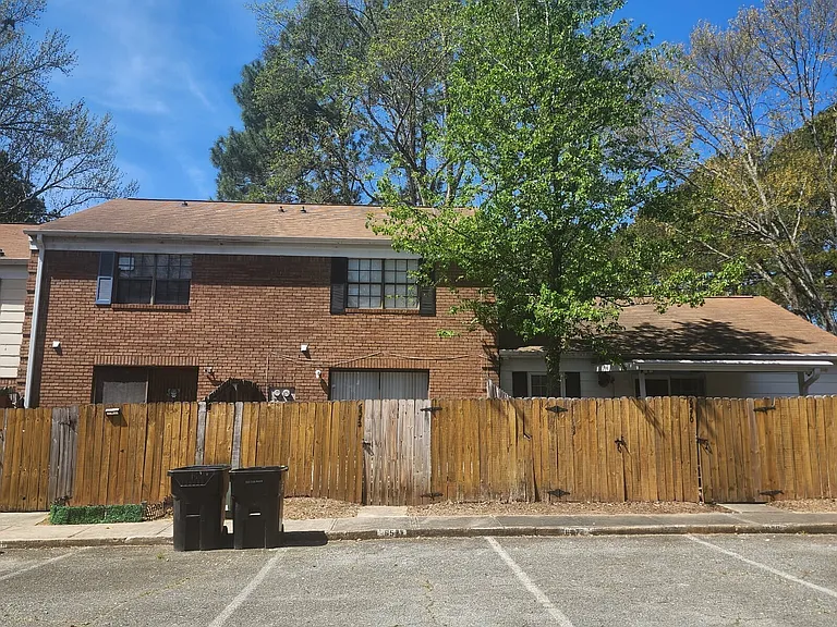 6572 Sleepy Hollow Ln — Photo 13