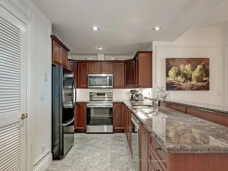 1477 Lakeshore Rd #704 — Photo 8