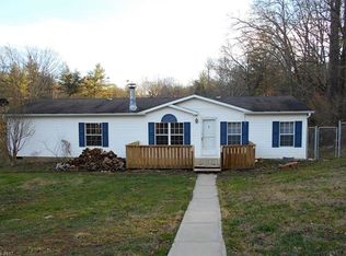 221 Rolling Oaks Dr, Hendersonville, NC 28791