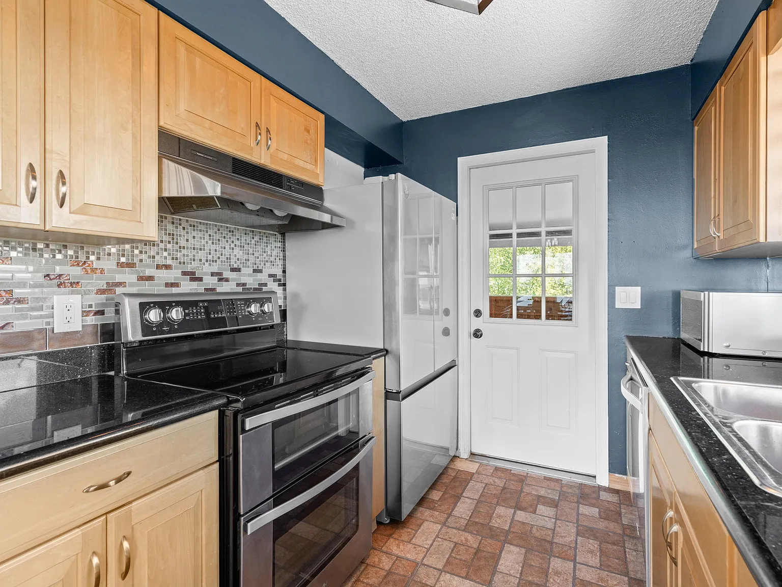 2 bed, 1200 sqft, $3,000 — Photo 4