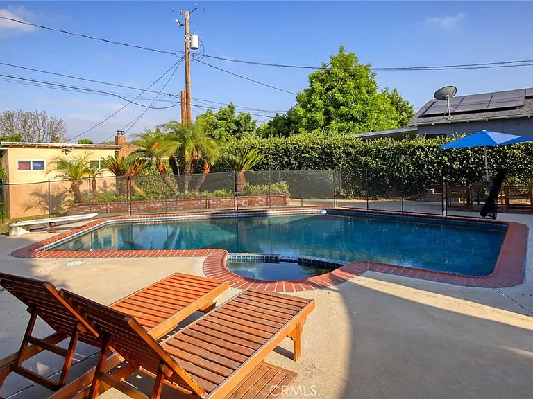 1412 N Catalina St — Photo 1