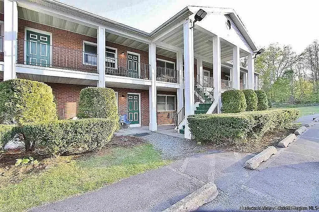 Studio, 750 sqft, $1,100 — Photo 3