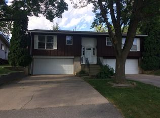 302 E Walnut St, Anamosa, IA 52205