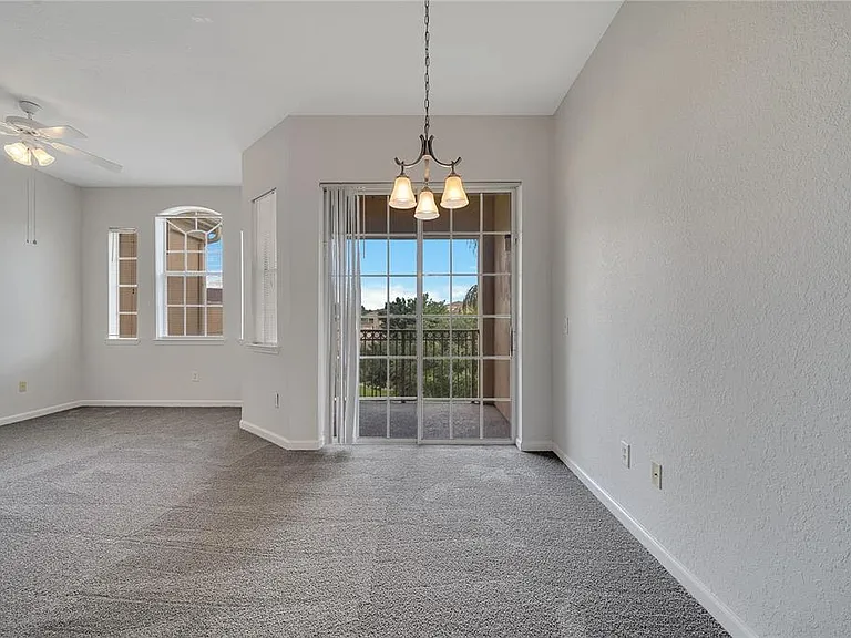 817 Terrace Ridge Cir #817 — Photo 3