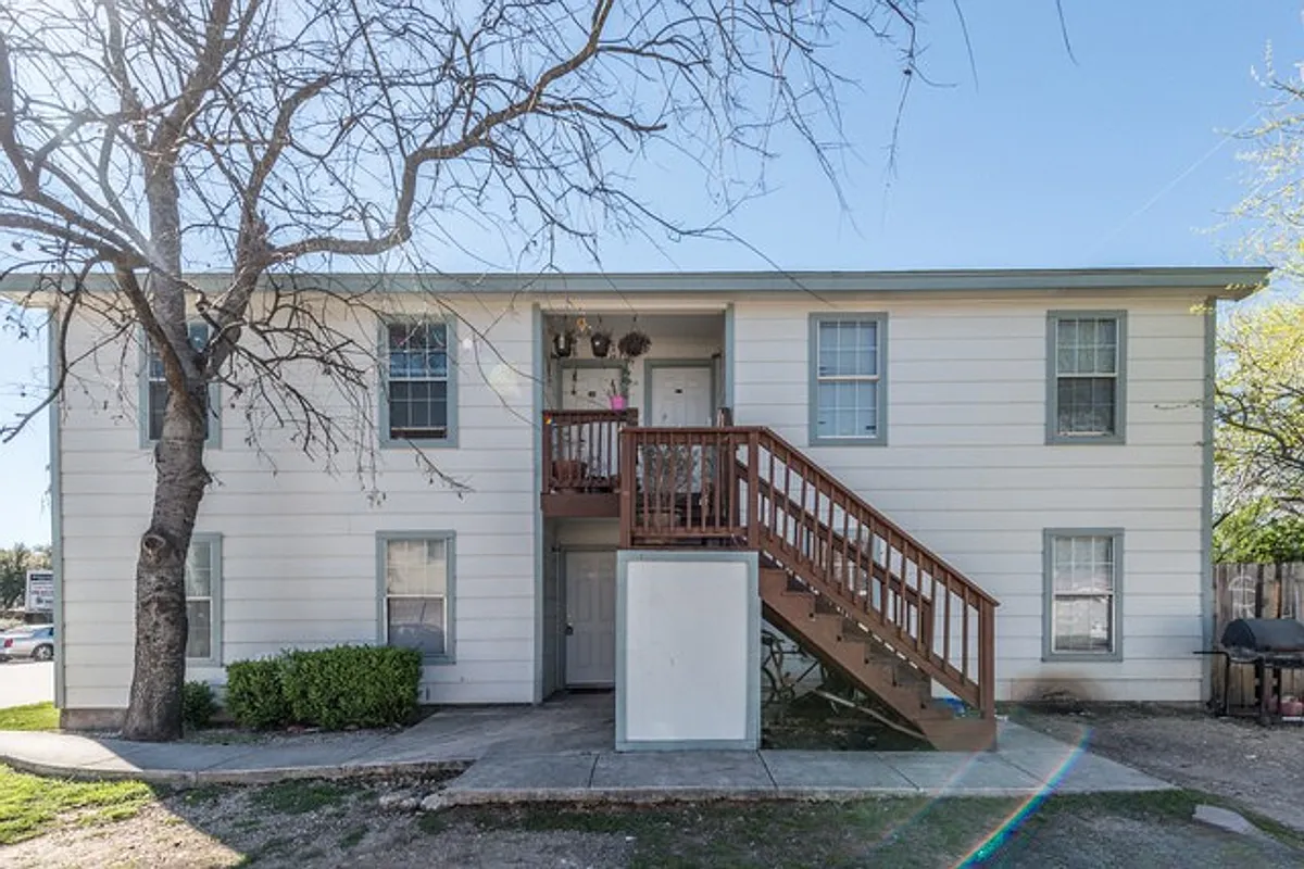 Building Photo - 1405 Donaldson Ave #202
