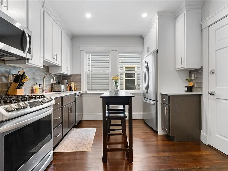 16 Hallam St #1 — Photo 5