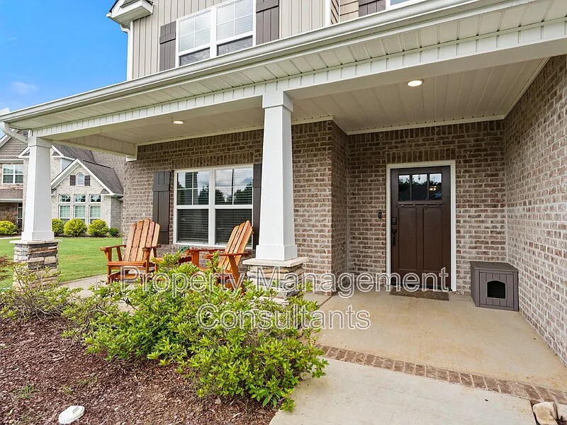 5 bed, 2.5 bath, 3431 sqft, $3,400 — Photo 2