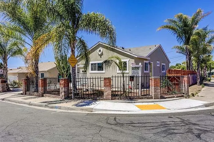 1882 Tulip St — Photo 2