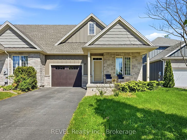 39 Pierpoint Dr — Photo 1
