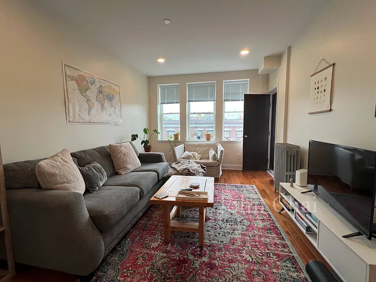 123 Sutherland Rd #N — Photo 3