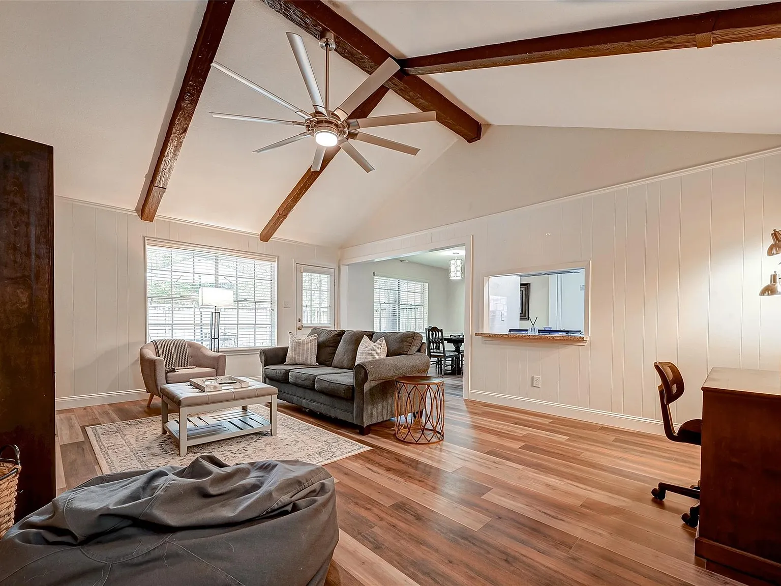 3 bed, 2.0 bath, 1487 sqft, $2,000 — Photo 4