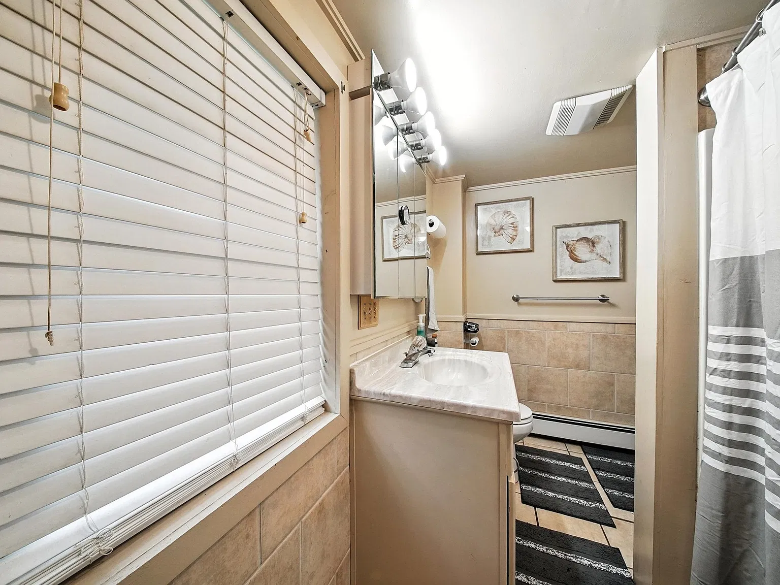 2 bed, 1008 sqft, $2,000 — Photo 2