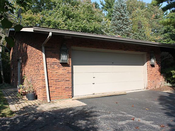 3rd image of 5730 Pineview Dr