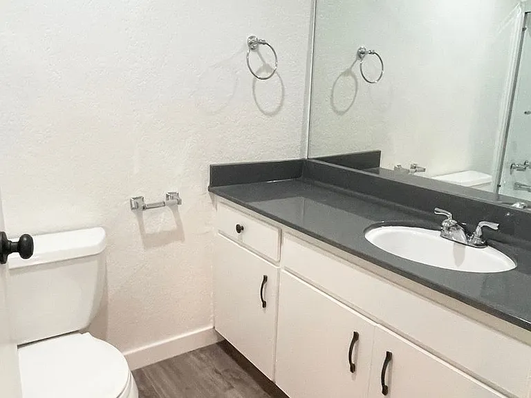 1823 Holmby Ave — Photo 15