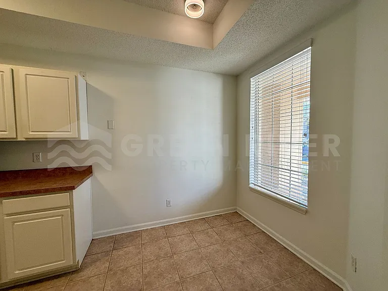 204 Augusta Cir — Photo 14