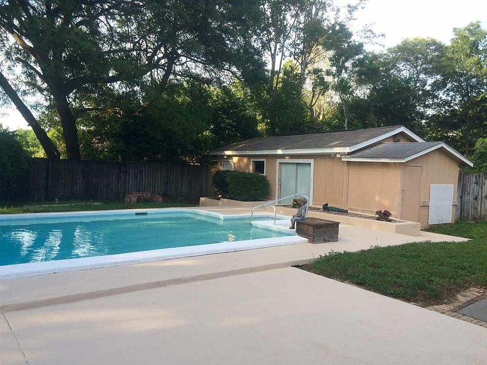 1st image of 4684 Geneva Dr