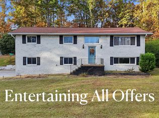 25 Carolyn Ln, Rossville, GA 30741