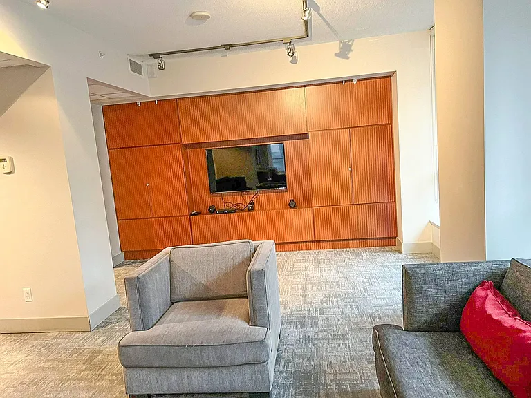 833 Seymour St #13 — Photo 29