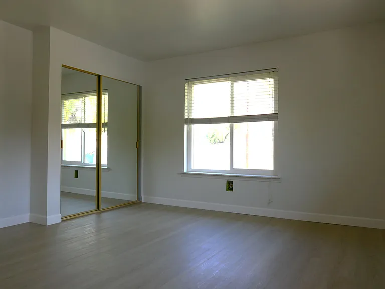 W Blaine St — Photo 11