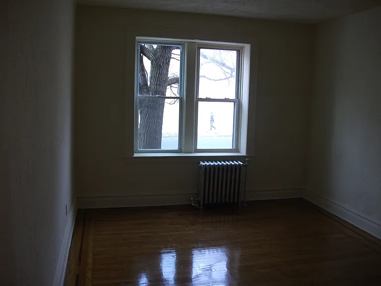 636 Lyons Avenue — Photo 4