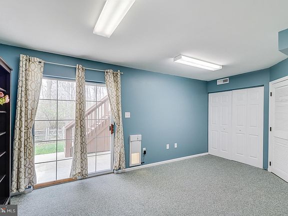 4th image of 372 N Barrington Ct