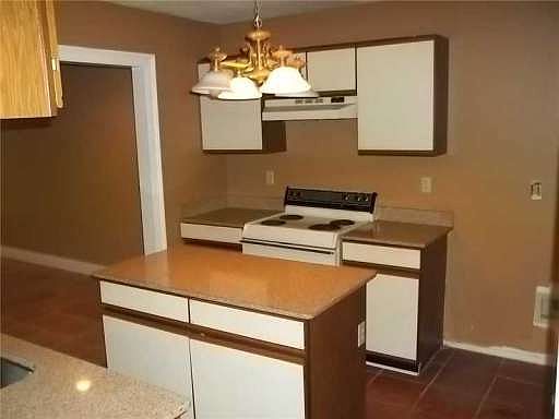 2nd image of 112 Honeysuckle Ln