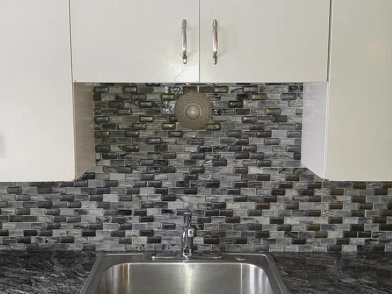 530 Mathews St — Photo 6