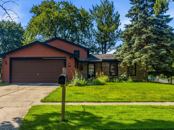 725 Old Post Rd, Buffalo Grove, IL 60089